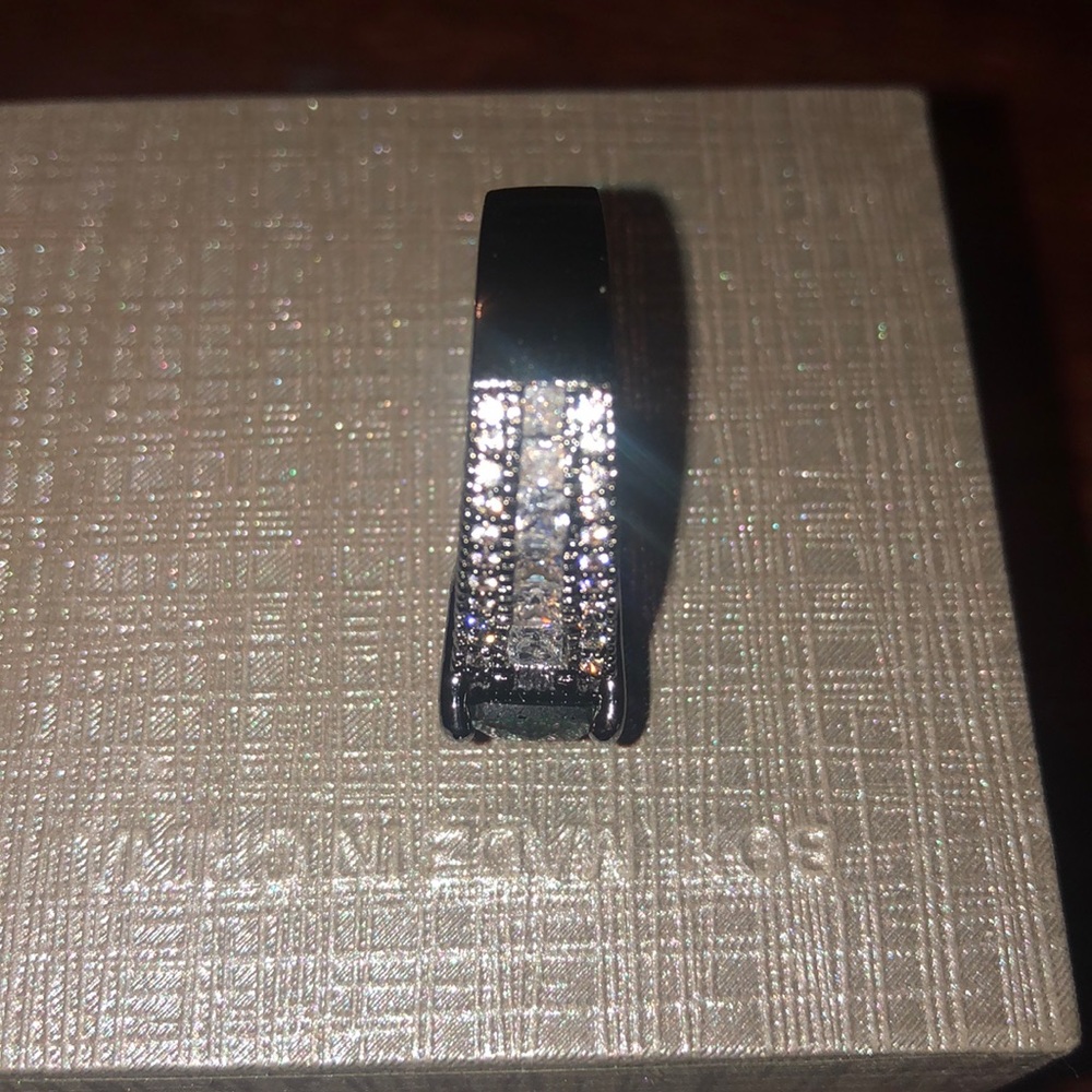 Emerald Colored Ring. - image 4